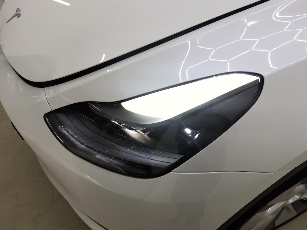 Foto 15 van Tesla Model Y