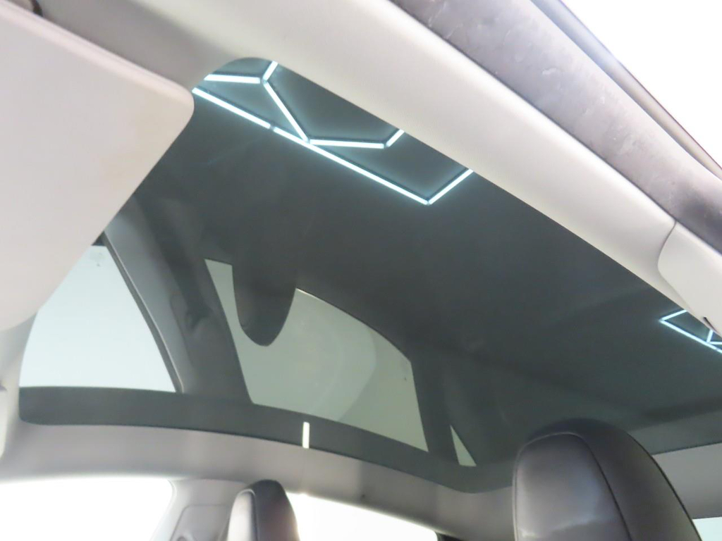 Foto 18 van Tesla Model Y