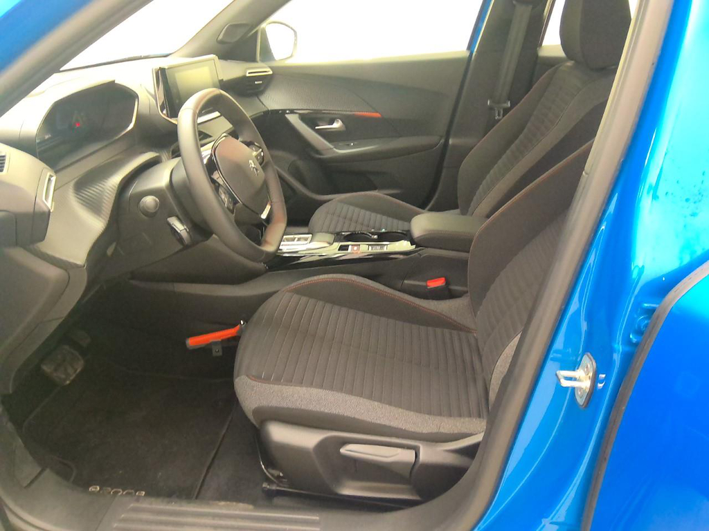 Foto 7 van Peugeot E-2008