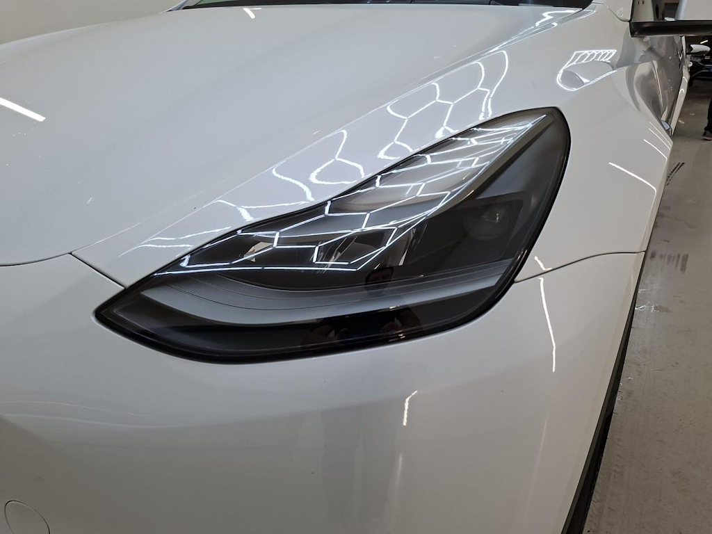 Foto 14 van Tesla Model Y