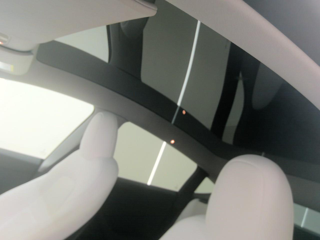 Foto 14 van Tesla Model Y