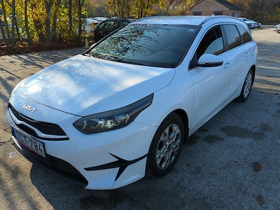 Comprar KIA Ceed - HYBRID GÉPJÁRMŰ! no Ayvens Carmarket