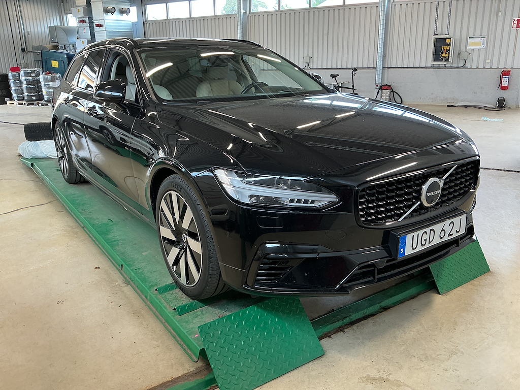 Volvo V90 Recharge T6 350hk AWD Ultimate Dark Klimat Läder Drag