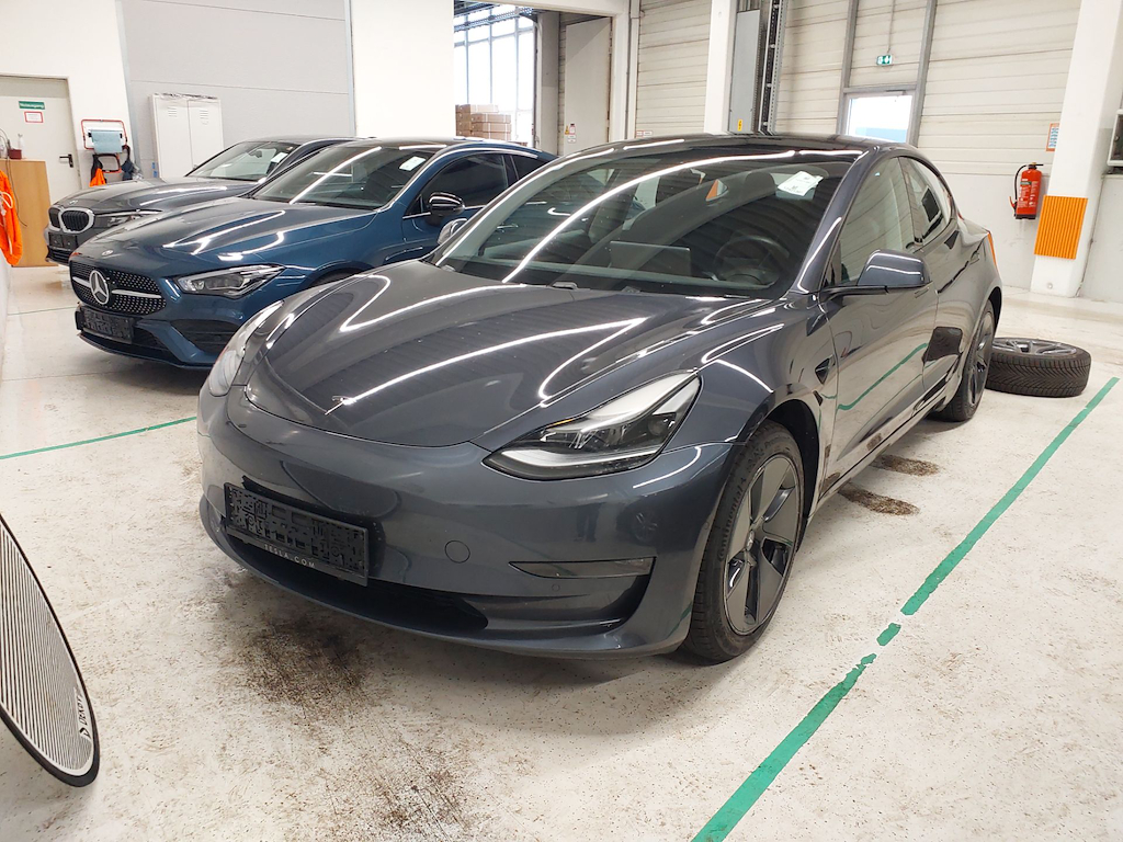 Tesla Model 3 LANGSTRECKENBATTERIEALLRADANTRIEB