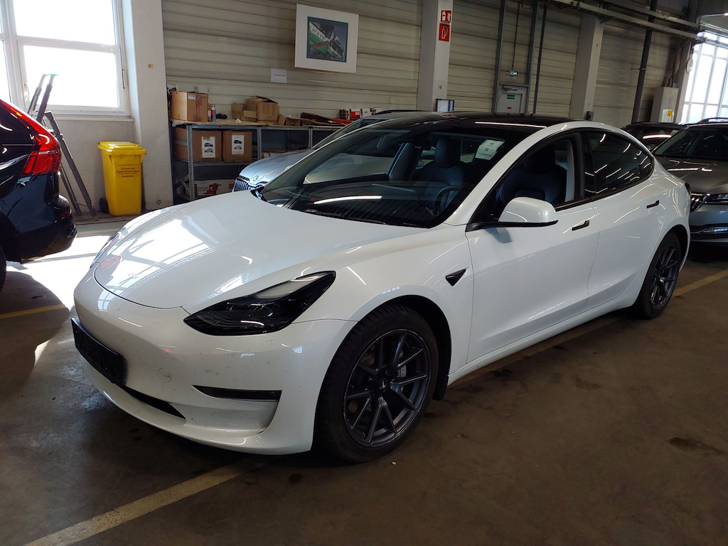 Tesla Model 3 MAXIMALE REICHWEITE