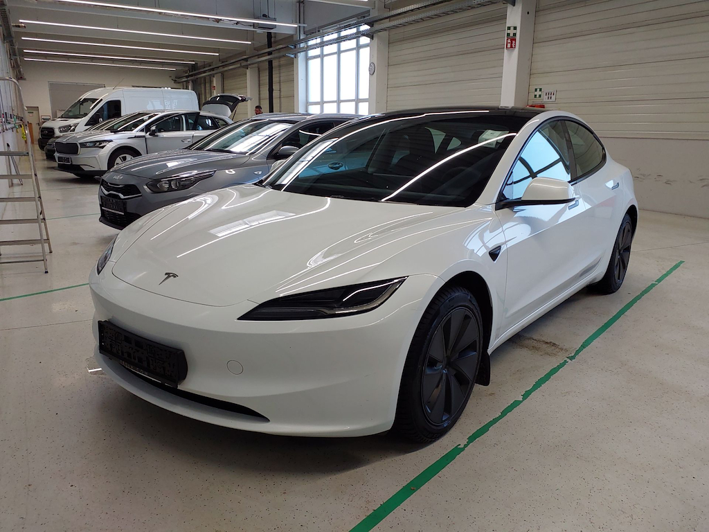 Tesla Model 3 HINTERRADANTRIEB