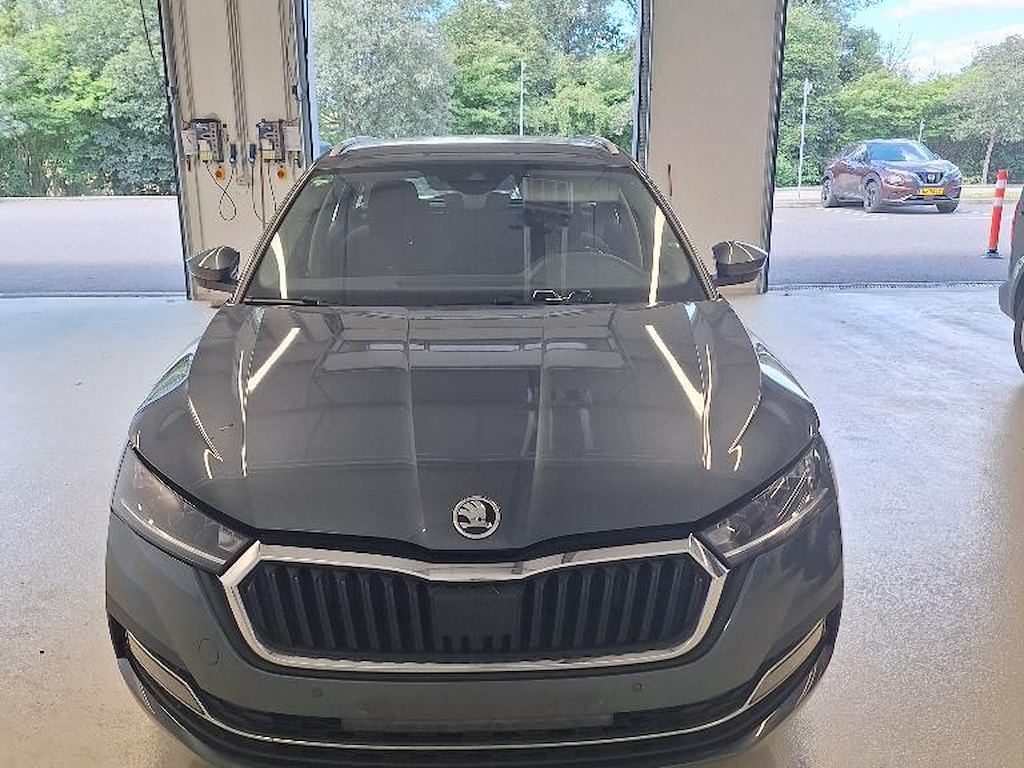 Skoda Octavia 2.0 TDI STYLE DSG 4X4 200 CV Metallic paint; Dynamic regul High Beam Auto; GPS