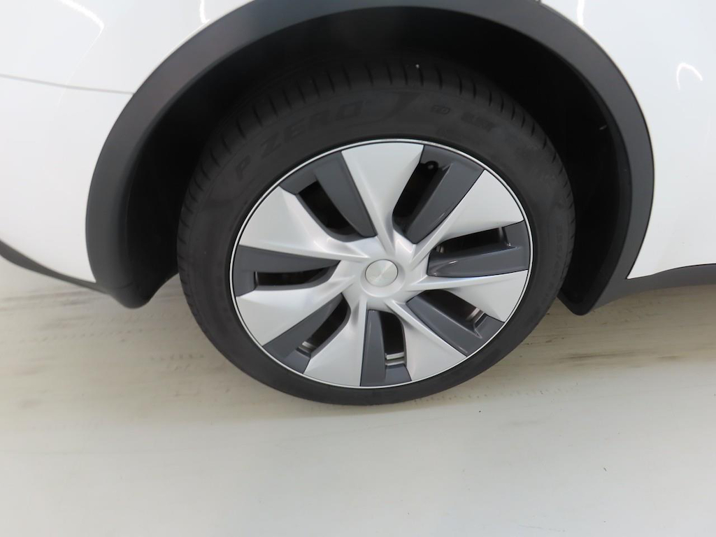 Foto 12 van Tesla Model Y