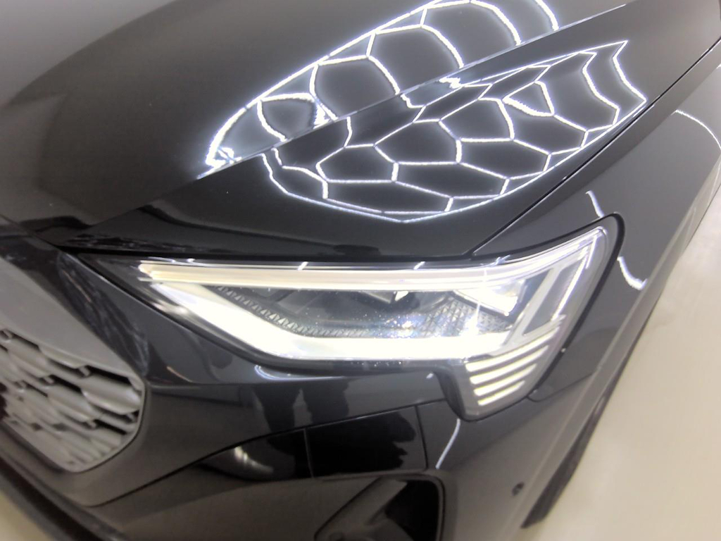 Foto 15 van Audi Q8