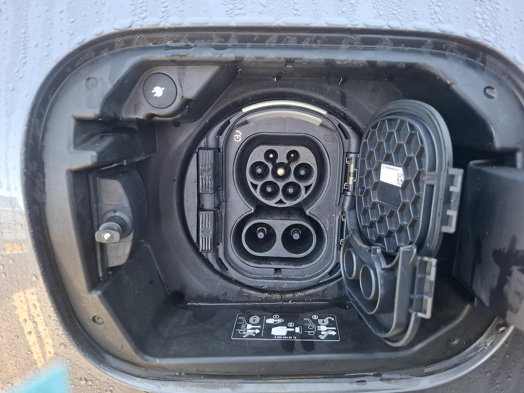 Foto 40 van Mercedes EQB