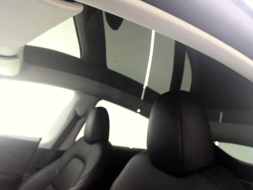 Foto 20 van Tesla Model Y