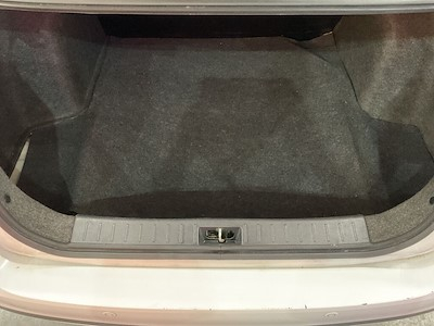 Kaufe NISSAN NISSAN VERSA bei Ayvens Carmarket