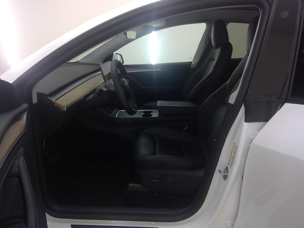 Foto 12 van Tesla Model Y