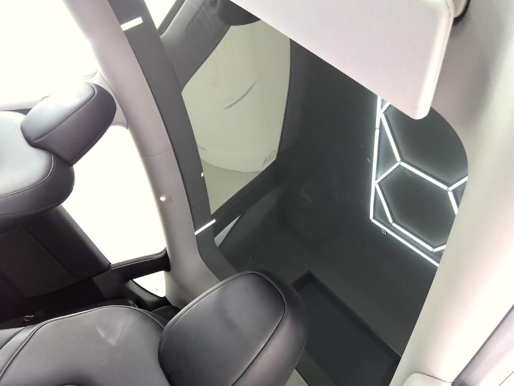 Foto 21 van Tesla Model Y