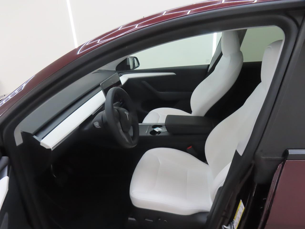 Foto 12 van Tesla Model Y