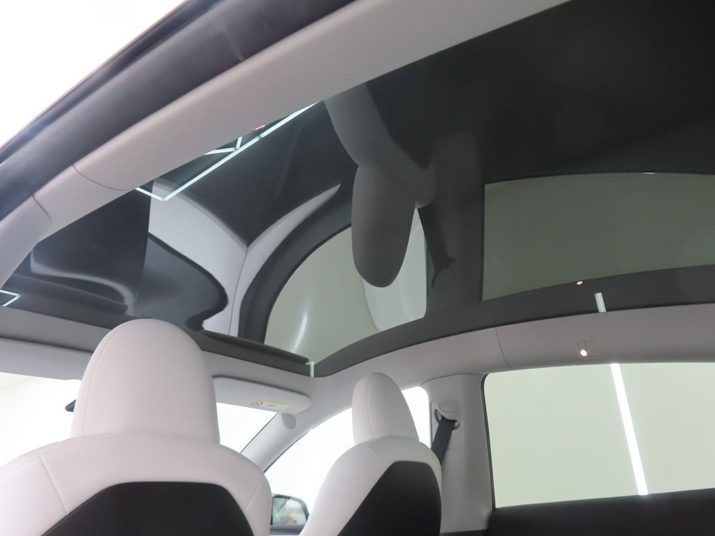 Foto 38 van Tesla Model Y