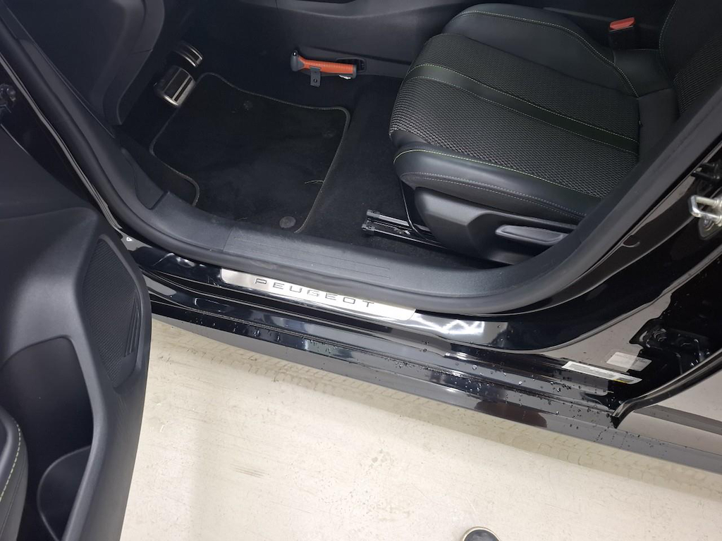 Foto 25 van Peugeot E-208