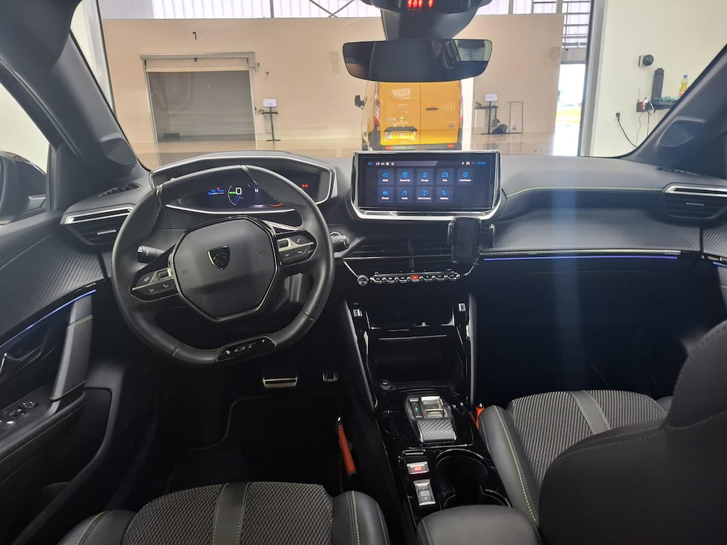 Foto 4 van Peugeot E-208