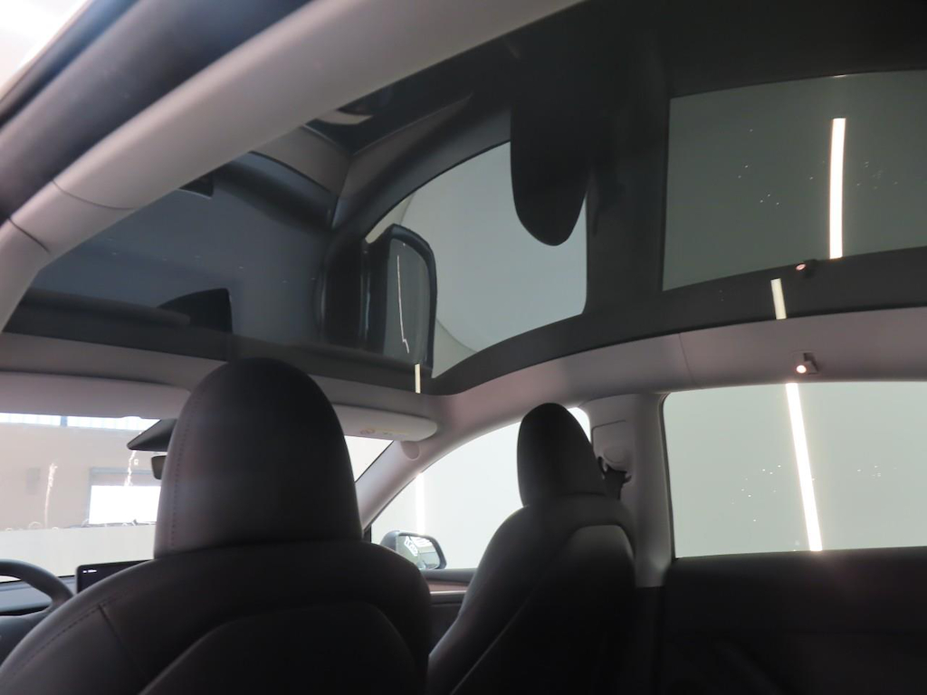 Foto 22 van Tesla Model Y